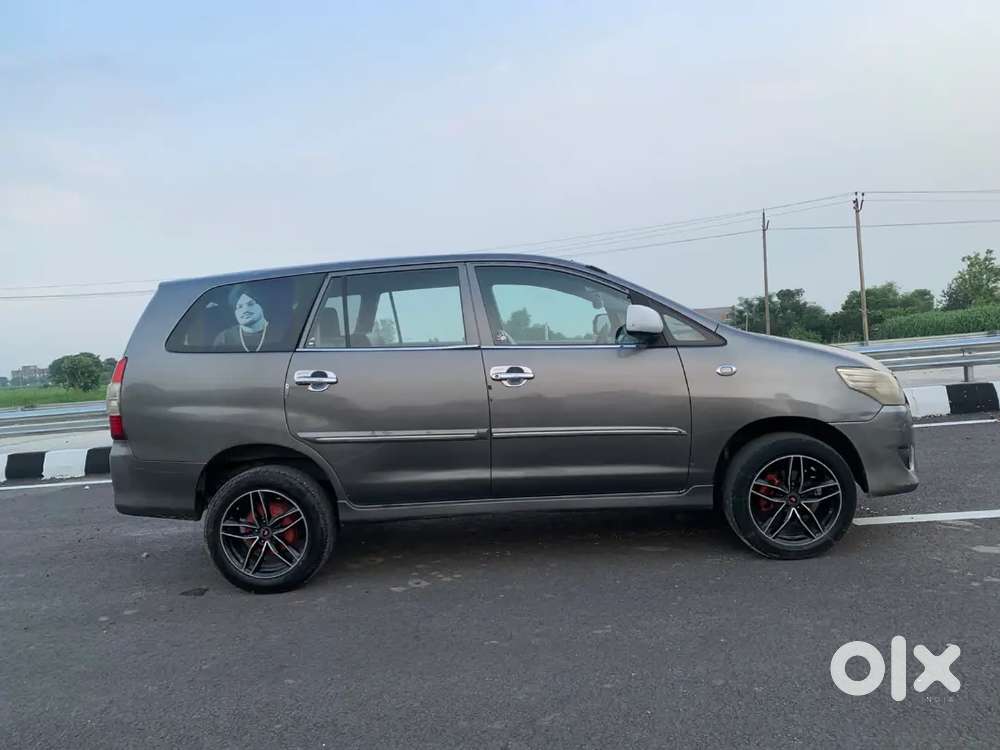 Toyota Innova Hycross 2.0 G-slf 7 Automatic 2013