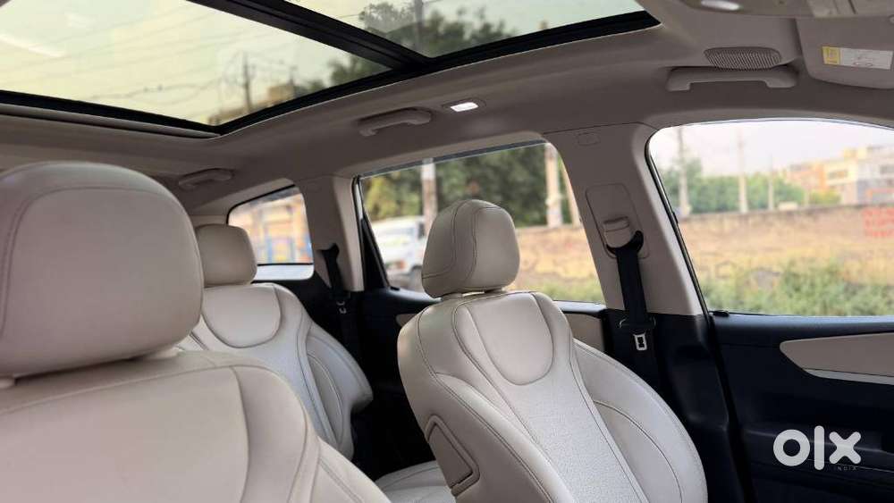 Mahindra Xuv700 2.2 Ax 7 Diesel Mt Luxury Pack Str, 2022, Diesel