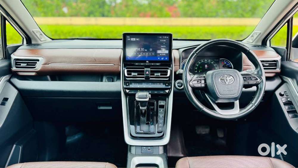 Toyota Innova Hycross, 2023, Petrol
