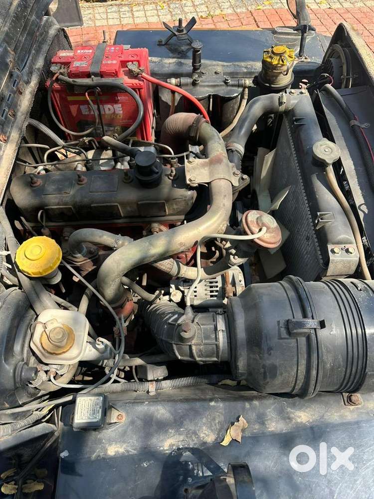 Mahindra Jeep Fully Air Condition Ready To Drive.