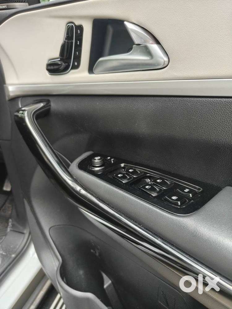 Mahindra Xuv700 2.0 Ax 7 Petrol At Luxury Pack Str, 2022, Petrol