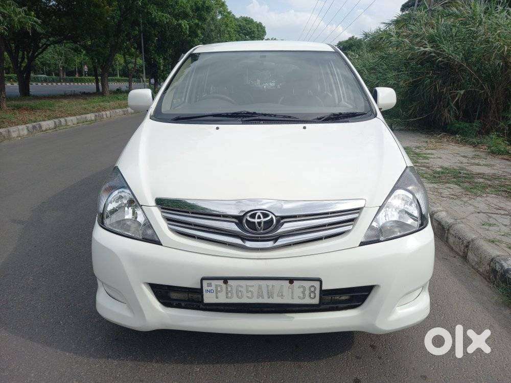 Toyota Innova 2.5 G (diesel) 7 Seater Bs Iv, 2011, Diesel