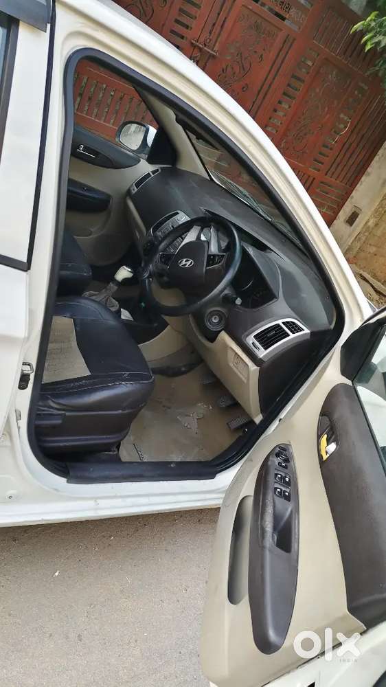 Hyundai I20 Sportz 2012 Diesel Owner-2