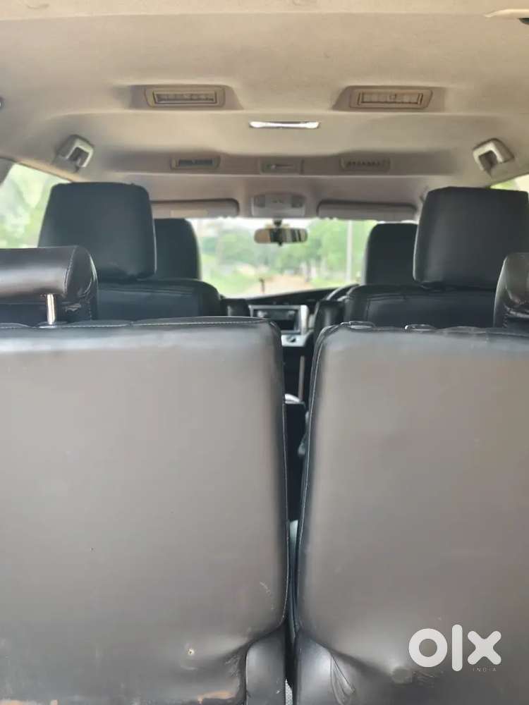 Toyota Innova Crysta 2.4 Mt 2017