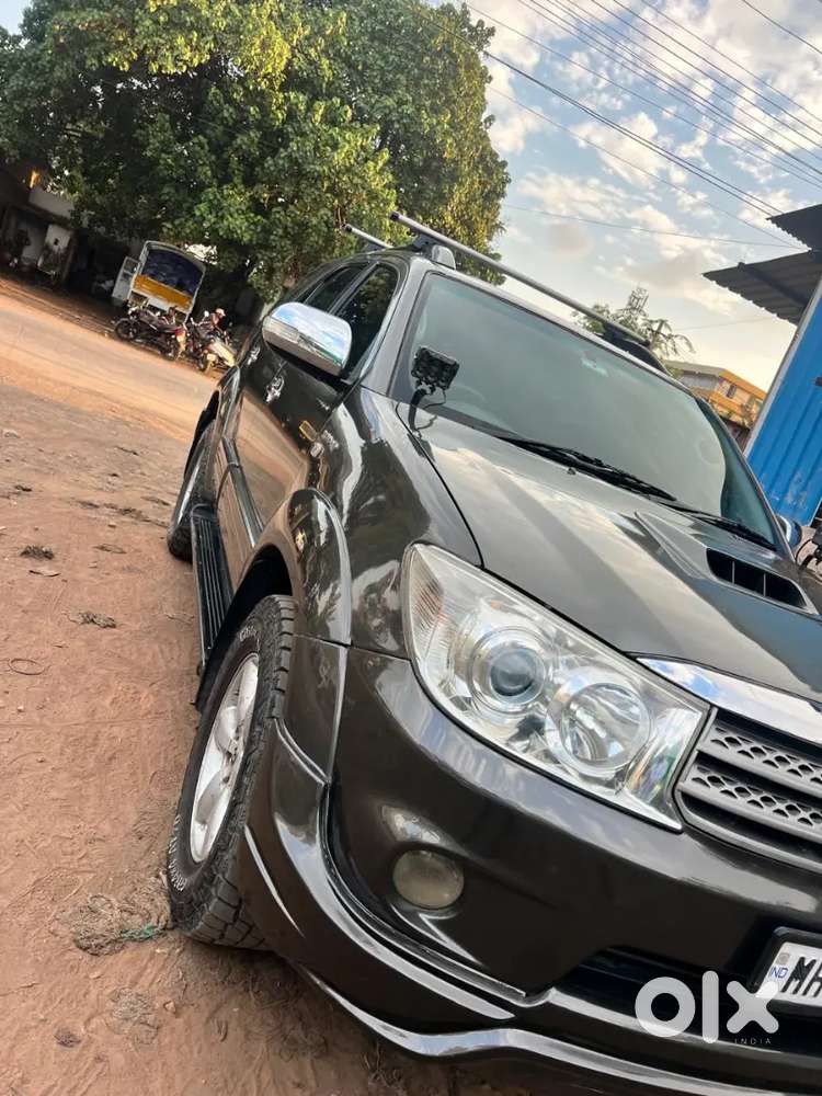 Toyota Fortuner 2011 Diesel 240000 Km Driven