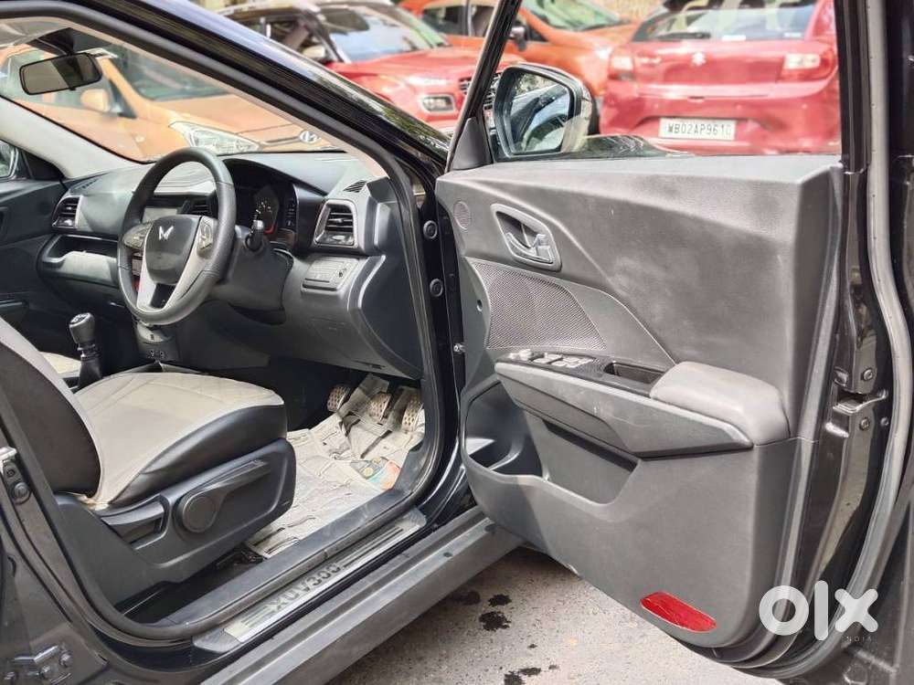 Mahindra Xuv300 W8, 2022, Petrol