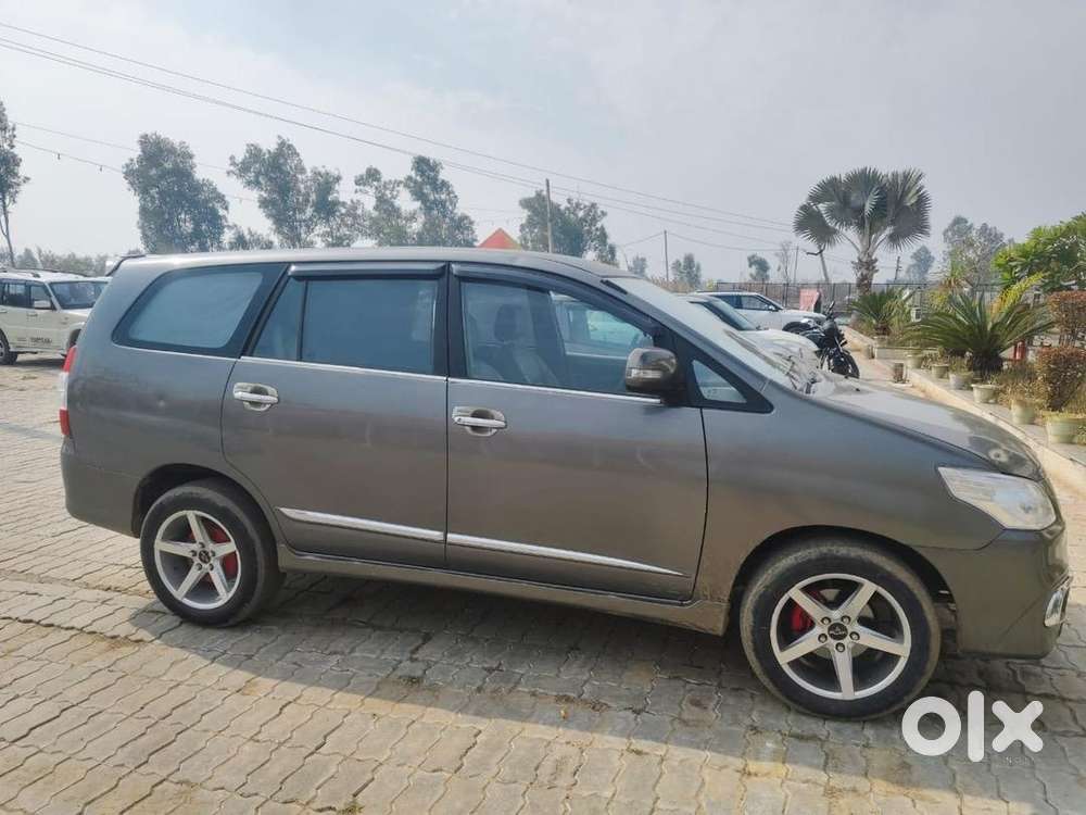 Toyota Innova 2014 Diesel Well Maintained