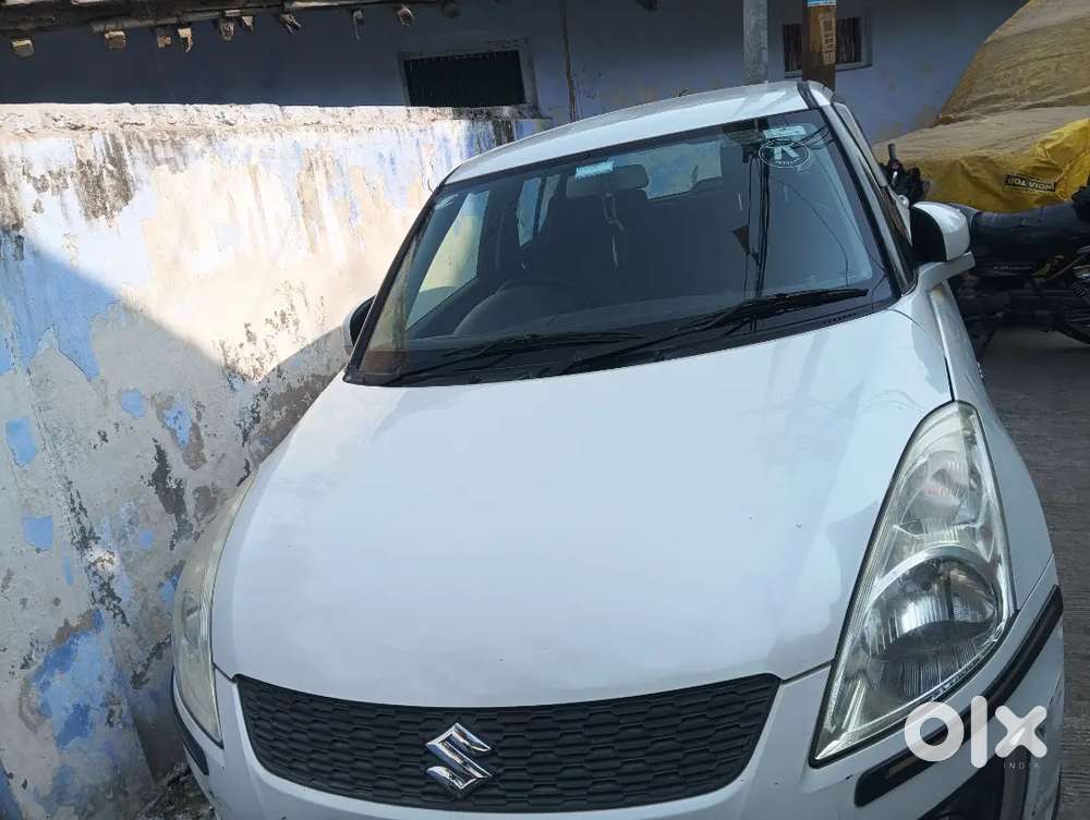 Arctic White Maruti Suzuki Swift 2017 Diesel 75000 Km Driven