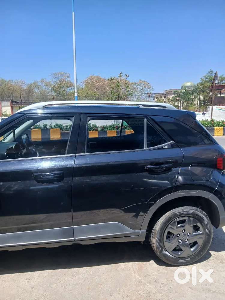 Hyundai Venue 2023 Petrol Well Maintained