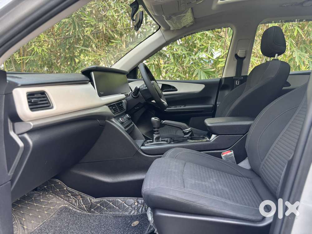 Mahindra Xuv700 2.2 Ax 5 Diesel Mt 7 Str, 2022, Diesel