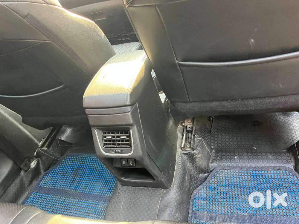 Maruti Suzuki Grand Vitara 1.5 Alpha Plus Intelligent Hybrid Ecvt, 2..