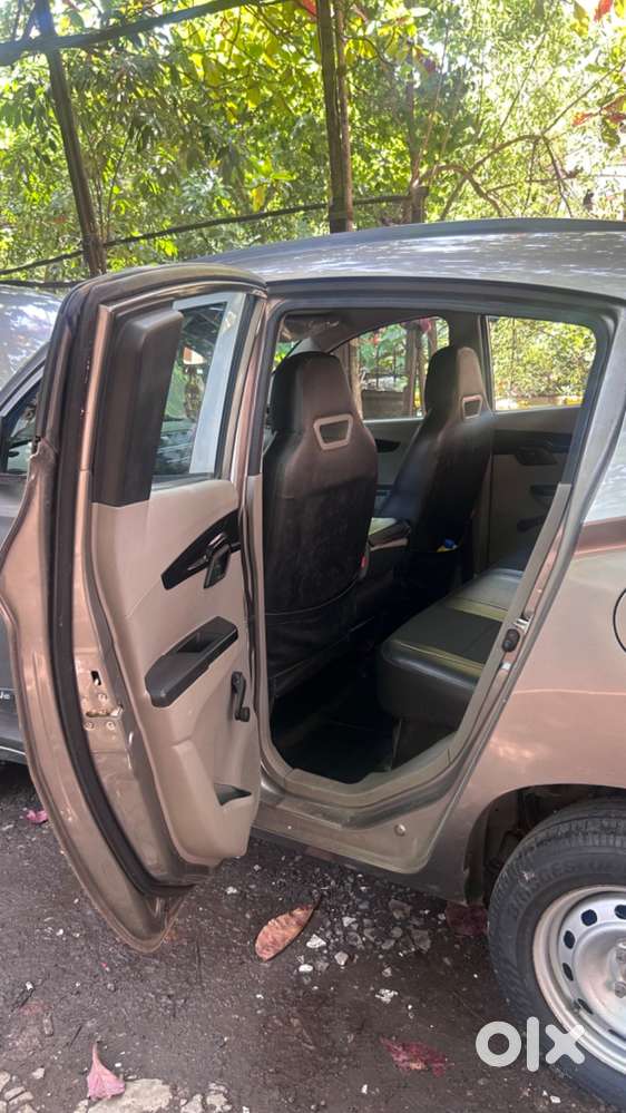 Mahindra Kuv 100 2016
