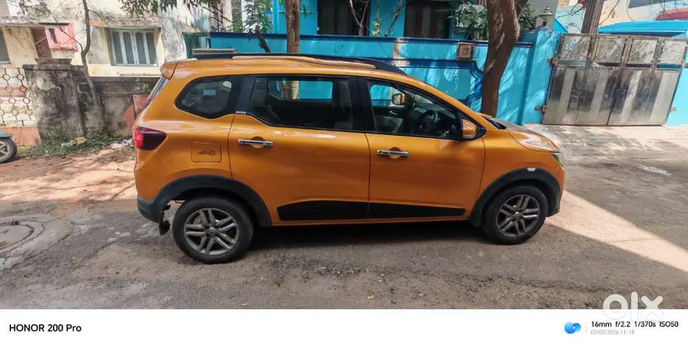 Renault Triber 1.0 Rxz 2021 Dual Tone