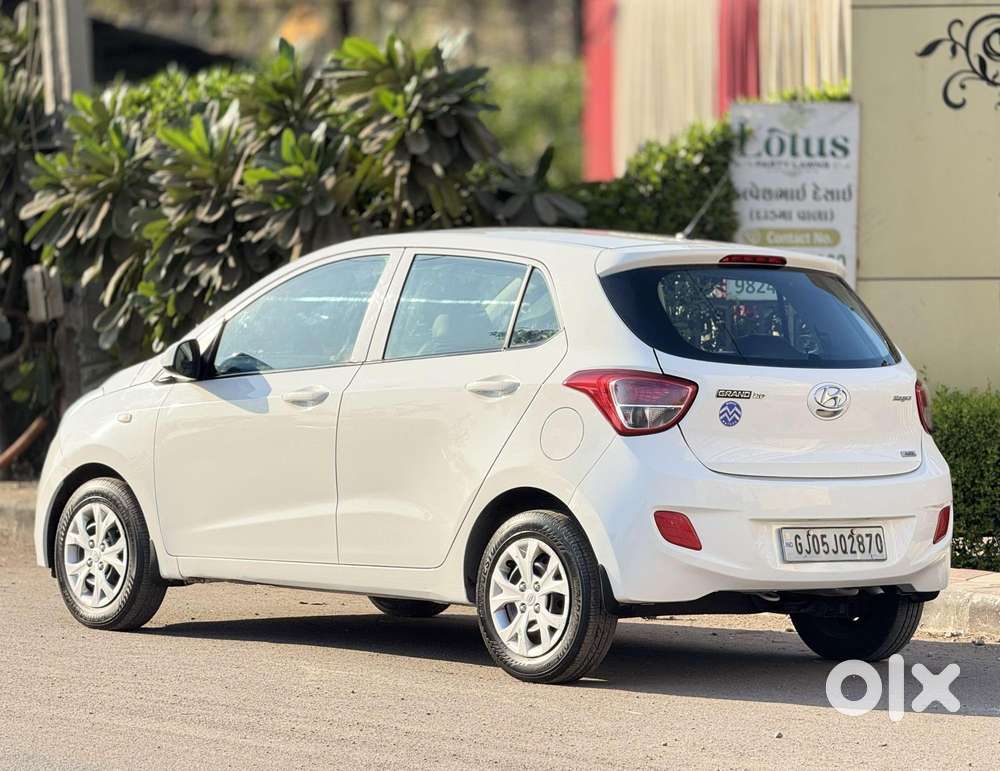 Hyundai Grand I10 Magna O At Petrol, 2016