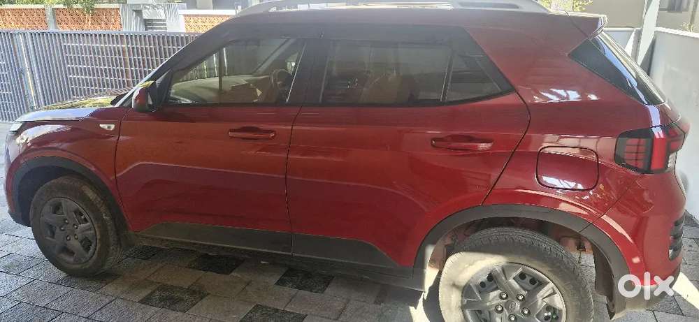 Hyundai Venue 2023 Petrol 15000 Km Driven