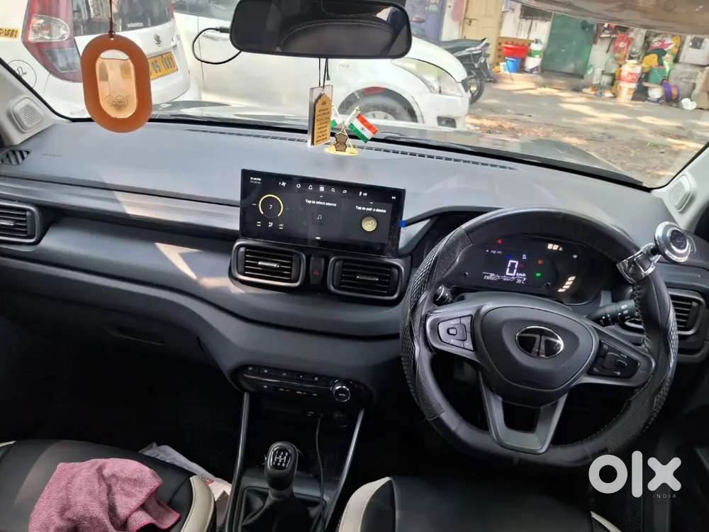 Tata Punch Mt Petrol 2025 Dual Tone Sunroof