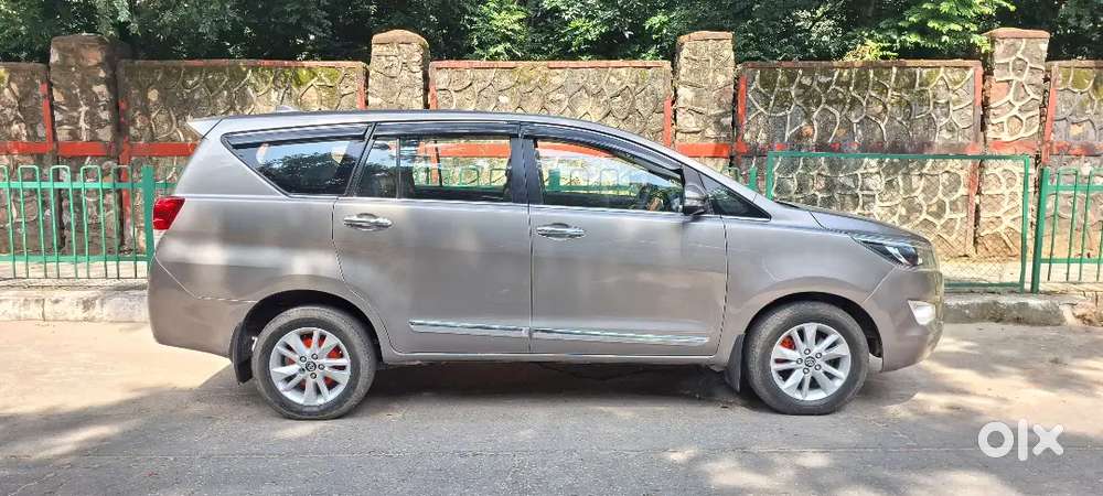 Toyota Innova Crysta 2.4v 2016