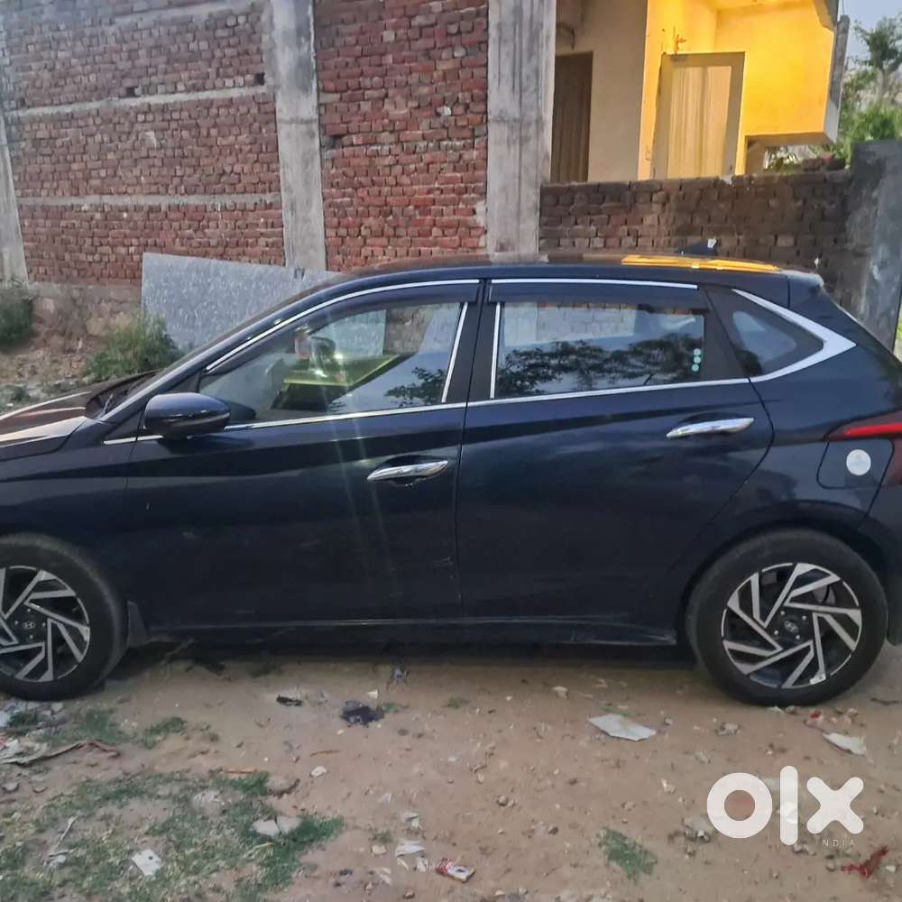Hyundai  I20 2025 Petrol 9070 Km Driven With Sunroof