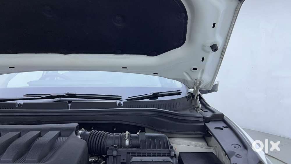 Mahindra Xuv700 2.0 Ax 7 Petrol At Str, 2022, Petrol