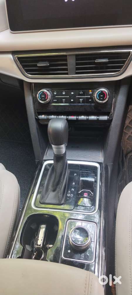 Mahindra Xuv700 Ax7l 6 Str At, 2024, Petrol