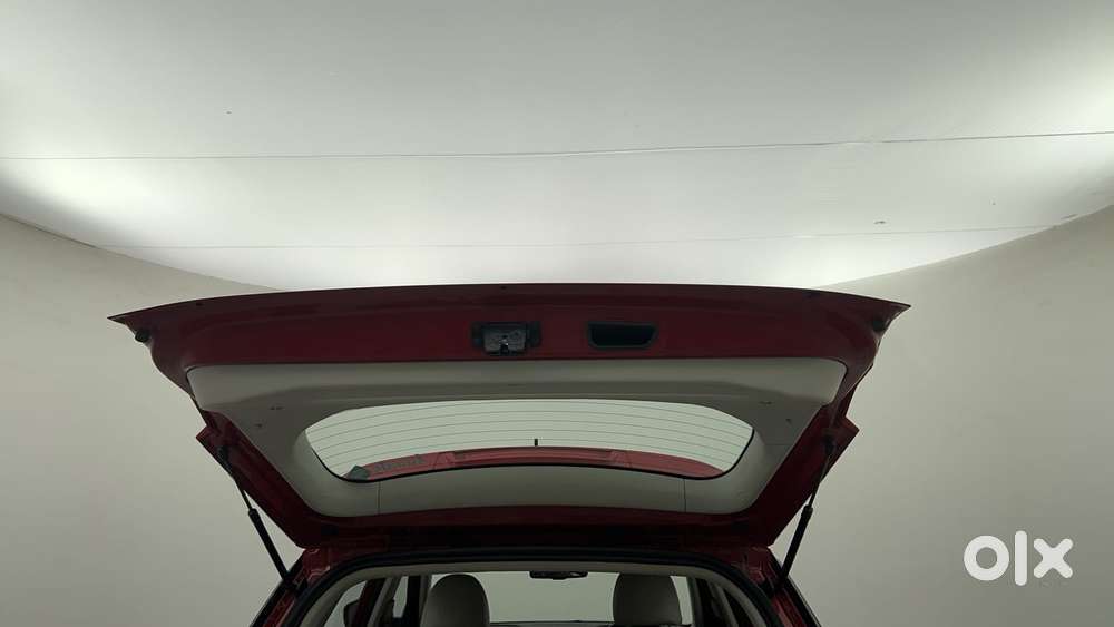 Mahindra Xuv300 1.2 W8 (o) Amt Petrol, 2022, Petrol