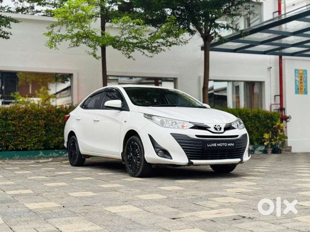 Toyota Yaris J Cvt, 2018, Petrol