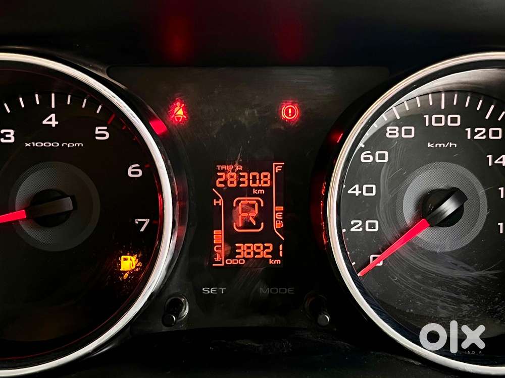 Mahindra Tuv 300 Mhawk100 T8 Dual Tone, 2017, Diesel