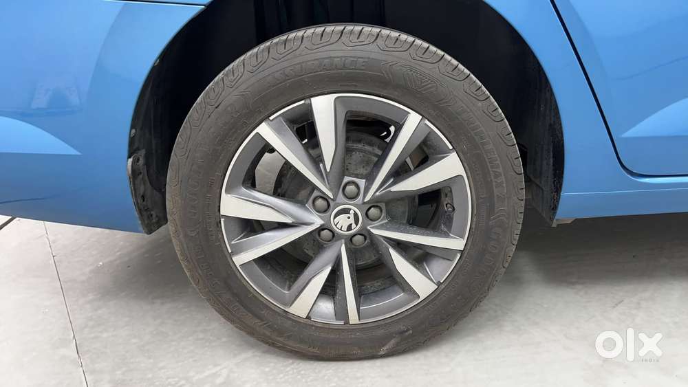 Skoda Slavia Style 1.0l Tsi At, 2023, Petrol