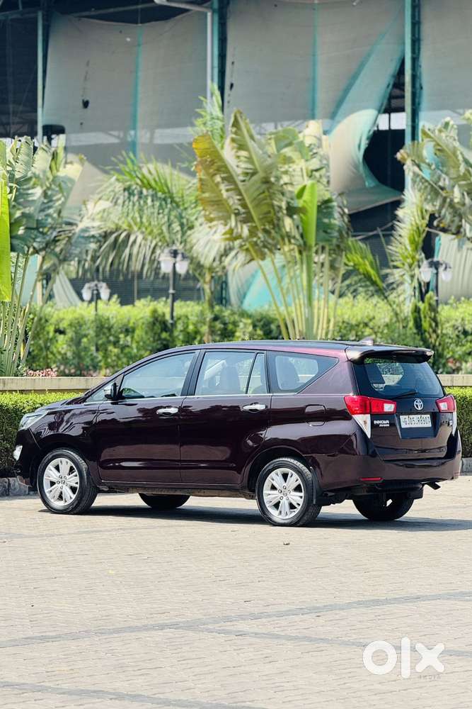 Toyota Innova Crysta 2.8 Zx At 7 Seater, 2016, Diesel