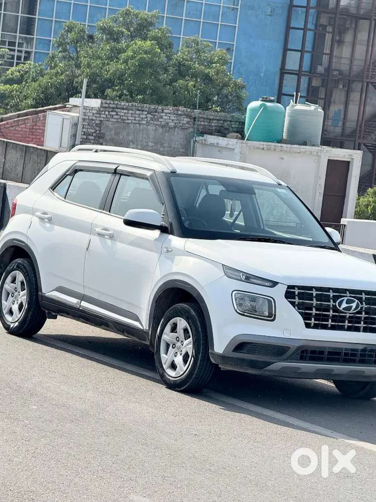 Hyundai Venue 2020 Petrol 33856 Km Driven6