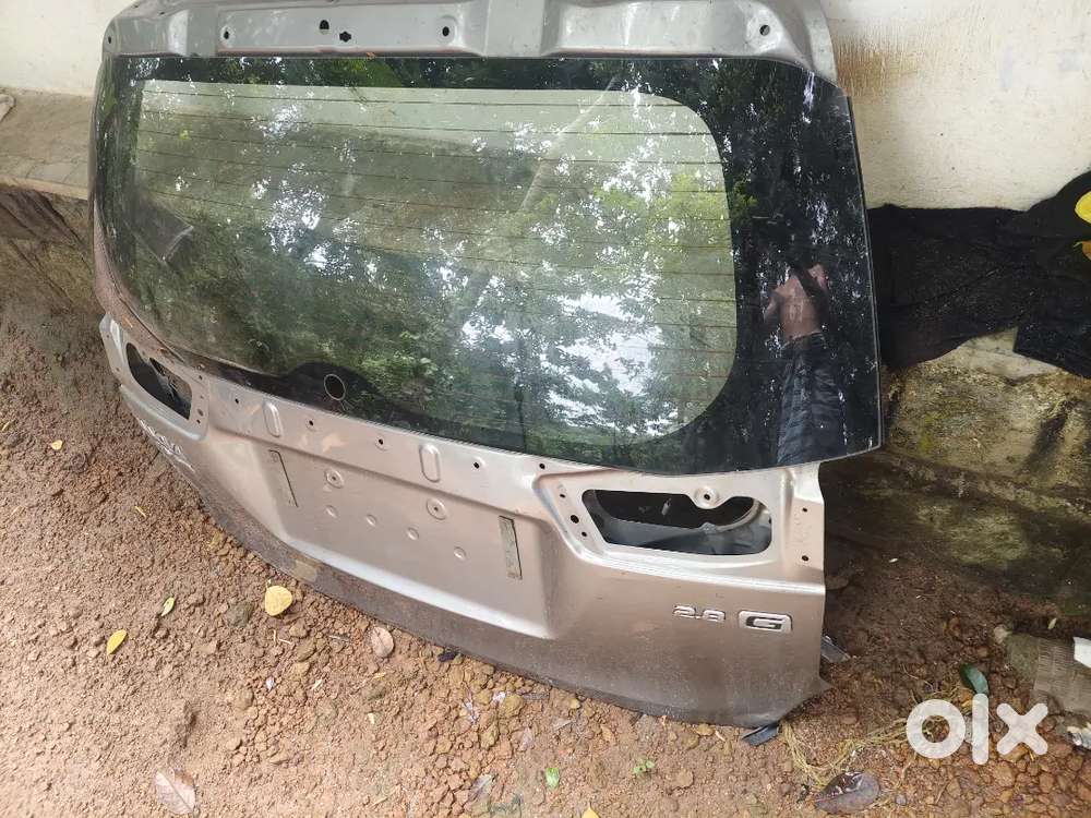 Toyota Innova Crysta 2016 Dicky Door Available