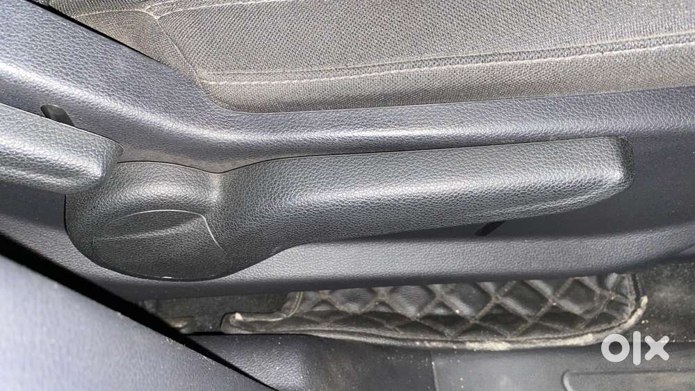 Mahindra Xuv700 2.0 Ax 5 Petrol Mt 7 Str, 2021, Petrol
