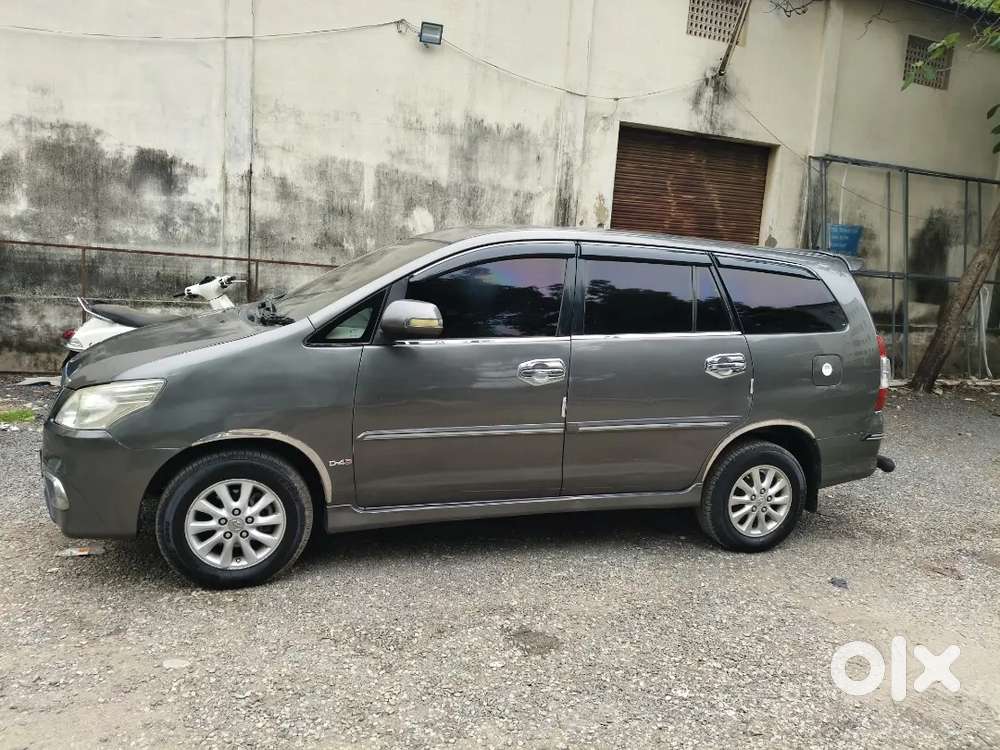 Toyota Innova 2012 Diesel 270000 Km Driven