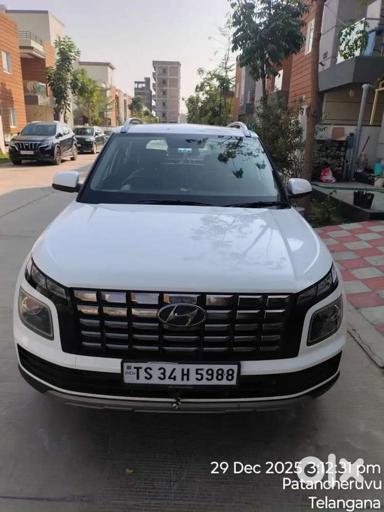 Venu Sx Diesel 1.5 Showroom Track Vehicle