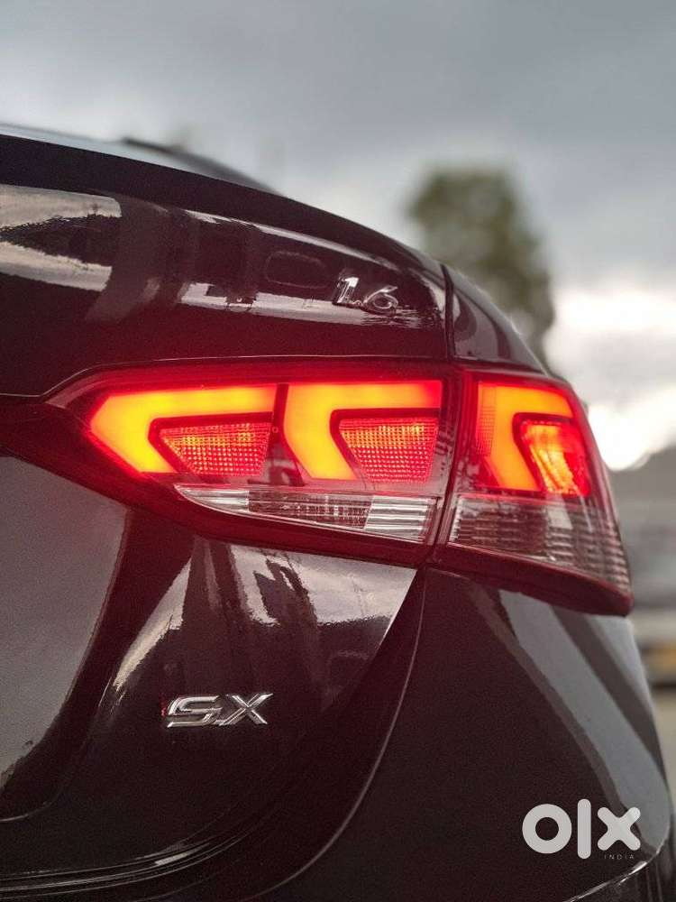 Hyundai Verna 1.6 Sx (o) Vtvt, 2018, Petrol