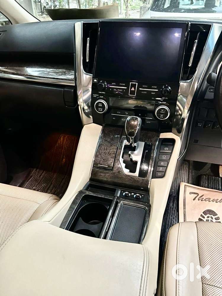 Toyota Vellfire 2.5 Executive Lounge, 2022, Petrol