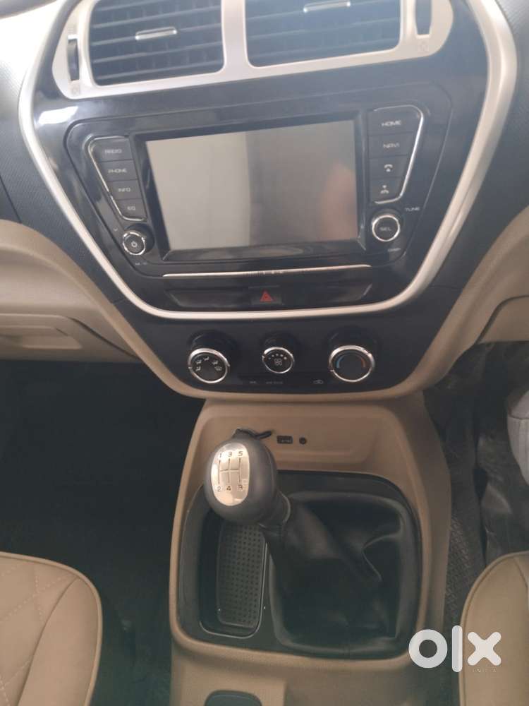 Mahindra Tuv 300 T10 Dual Tone, 2017, Diesel