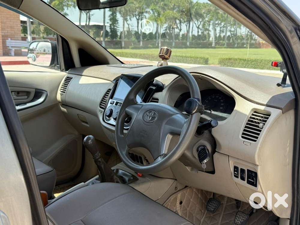 Toyota Innova 2014
