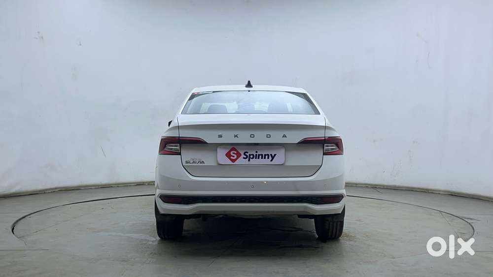 Skoda Slavia Ambition 1.0l Tsi At, 2022, Petrol