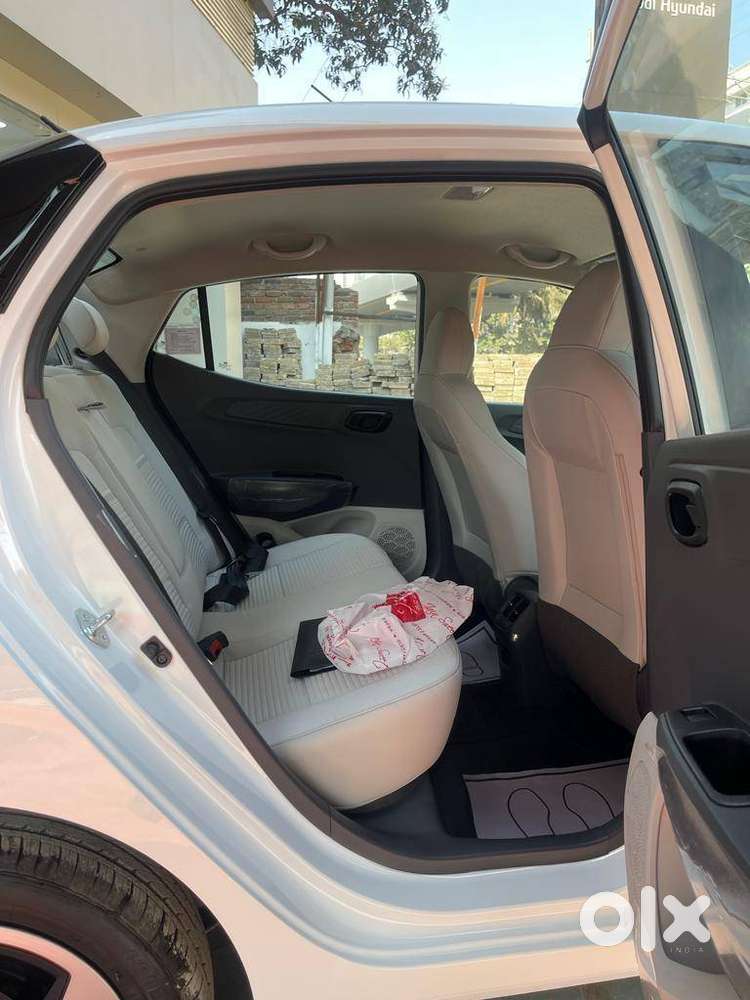 Hyundai Aura S-cng White