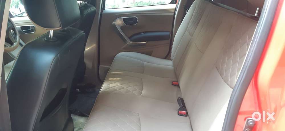 Mahindra Tuv 300 T10, 2020, Diesel