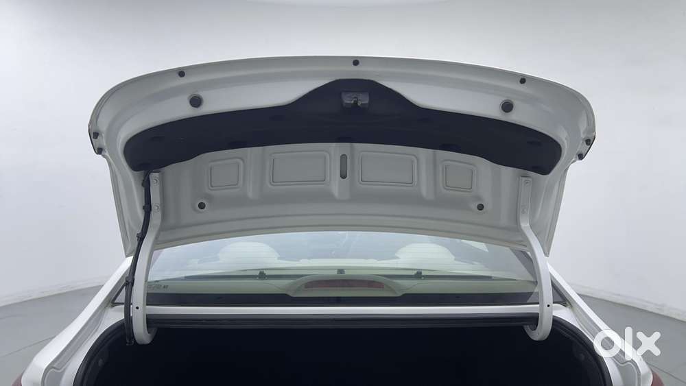 Hyundai Verna 1.5 Sx Ivt, 2022, Petrol