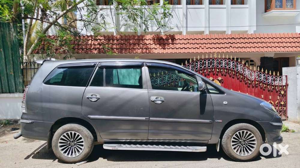 Toyota Innova 2.5 E 2009