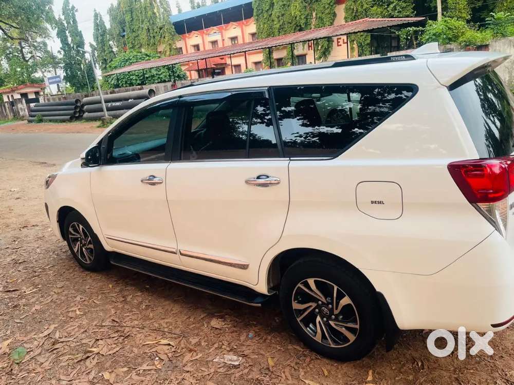 Innova Crysta 2022