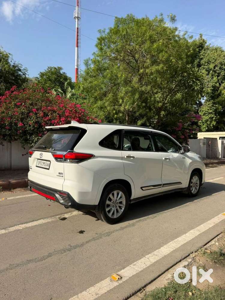 Toyota Innova Hycross 2.0 Vx Hybrid 7 Str, 2023, Petrol