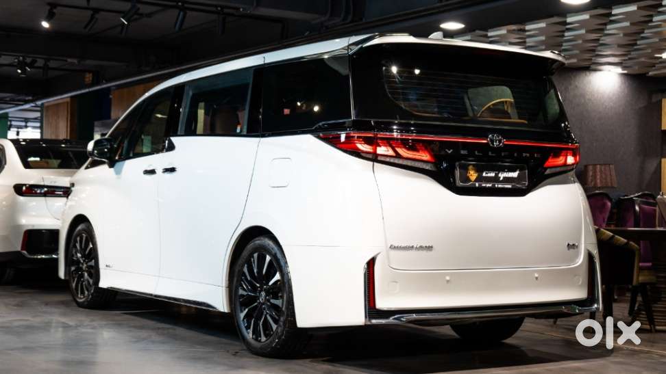 Toyota Vellfire Vip – Executive Lounge, 2025, Petrol