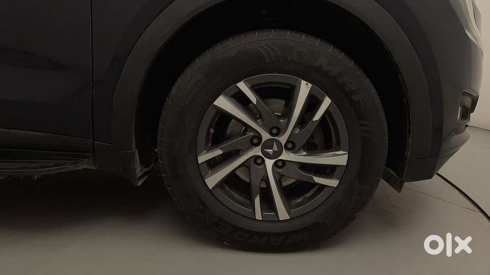 Mahindra Xuv700 2.2 Ax 5 Diesel At 7 Str, 2023, Diesel