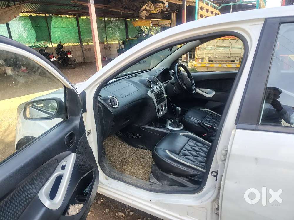 Ford Figo Petrol+ Cng 2014