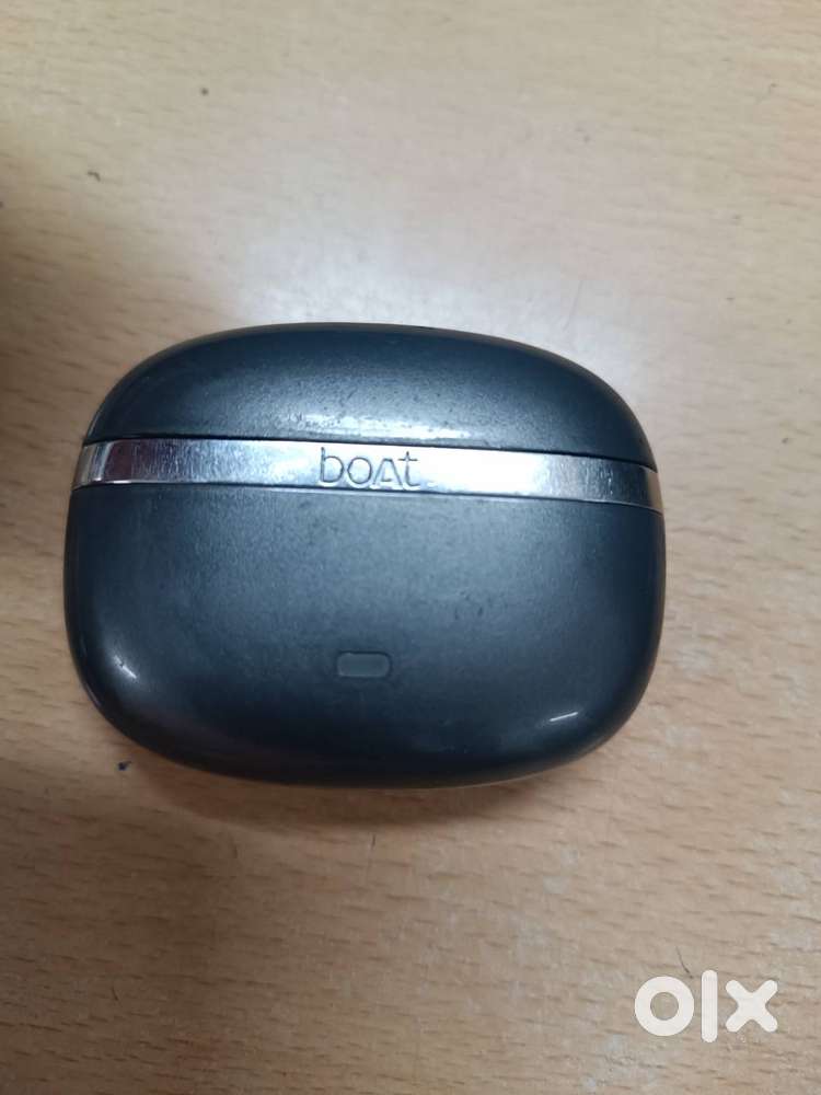 Boat Bluetooth 50 Hours Hybrid Noise cancelation