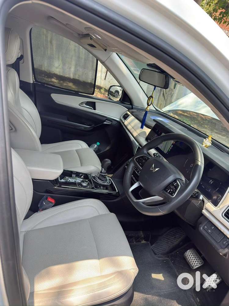 Mahindra Xuv 700 Ax7 L At 2023